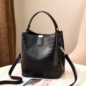 Yogodlns Retro Alligator Crocodile Large Capacity Crossbody Shoulder Messenger Bag - Black